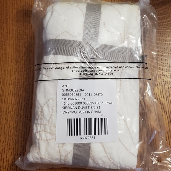 Anthropologie, set of 2, Kieran Queen-sized Pillow shams- ivory - Picture 7 of 7